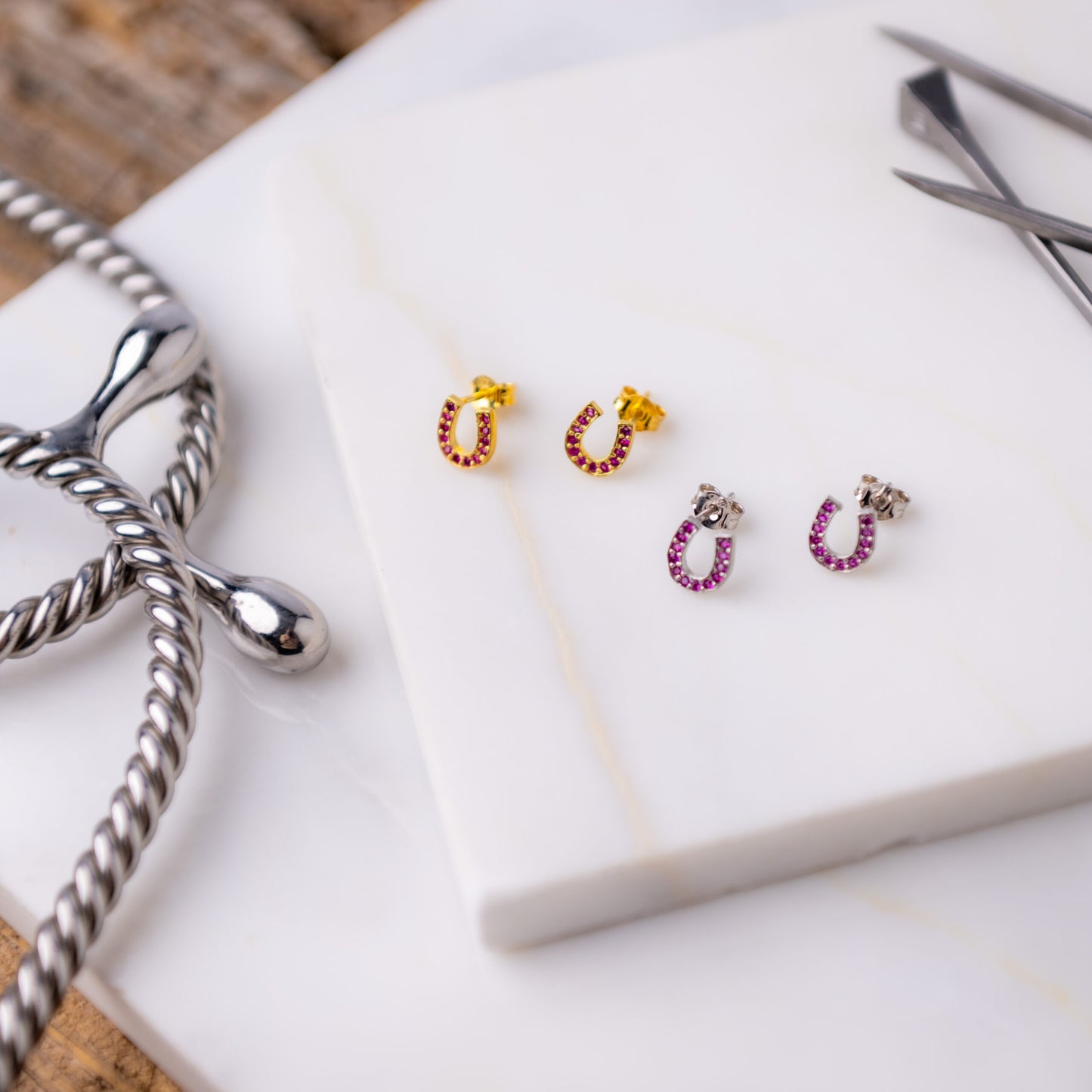 Horseshoe With Pink Zircon