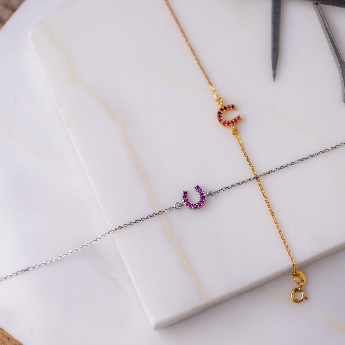 Horseshoe With Pink Zircon